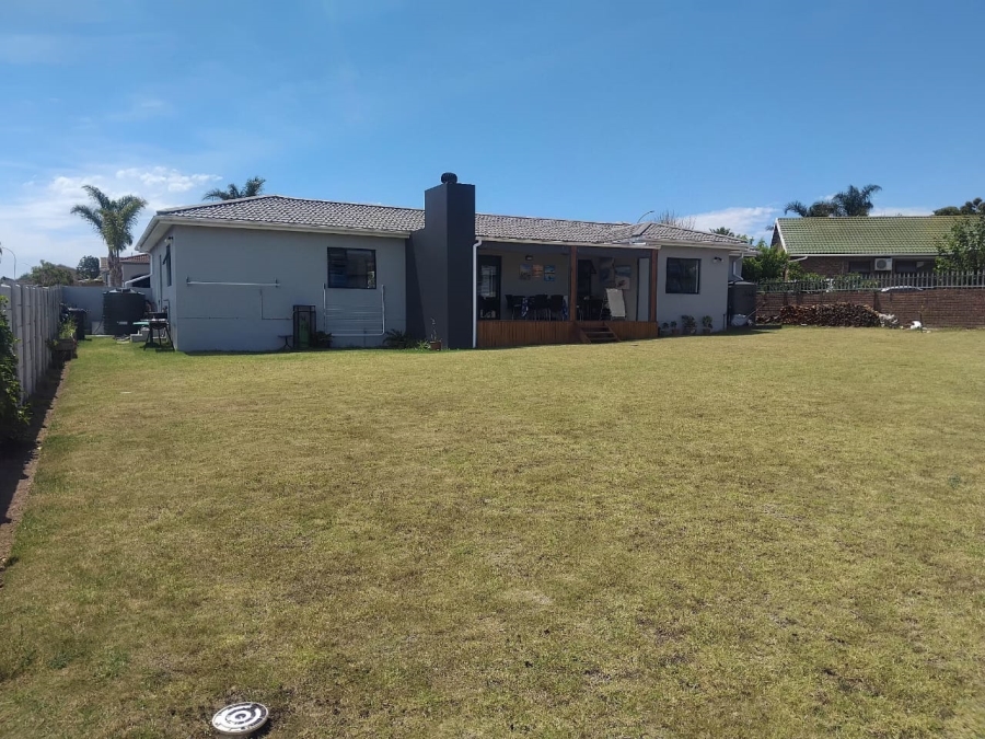 3 Bedroom Property for Sale in Wavecrest Eastern Cape